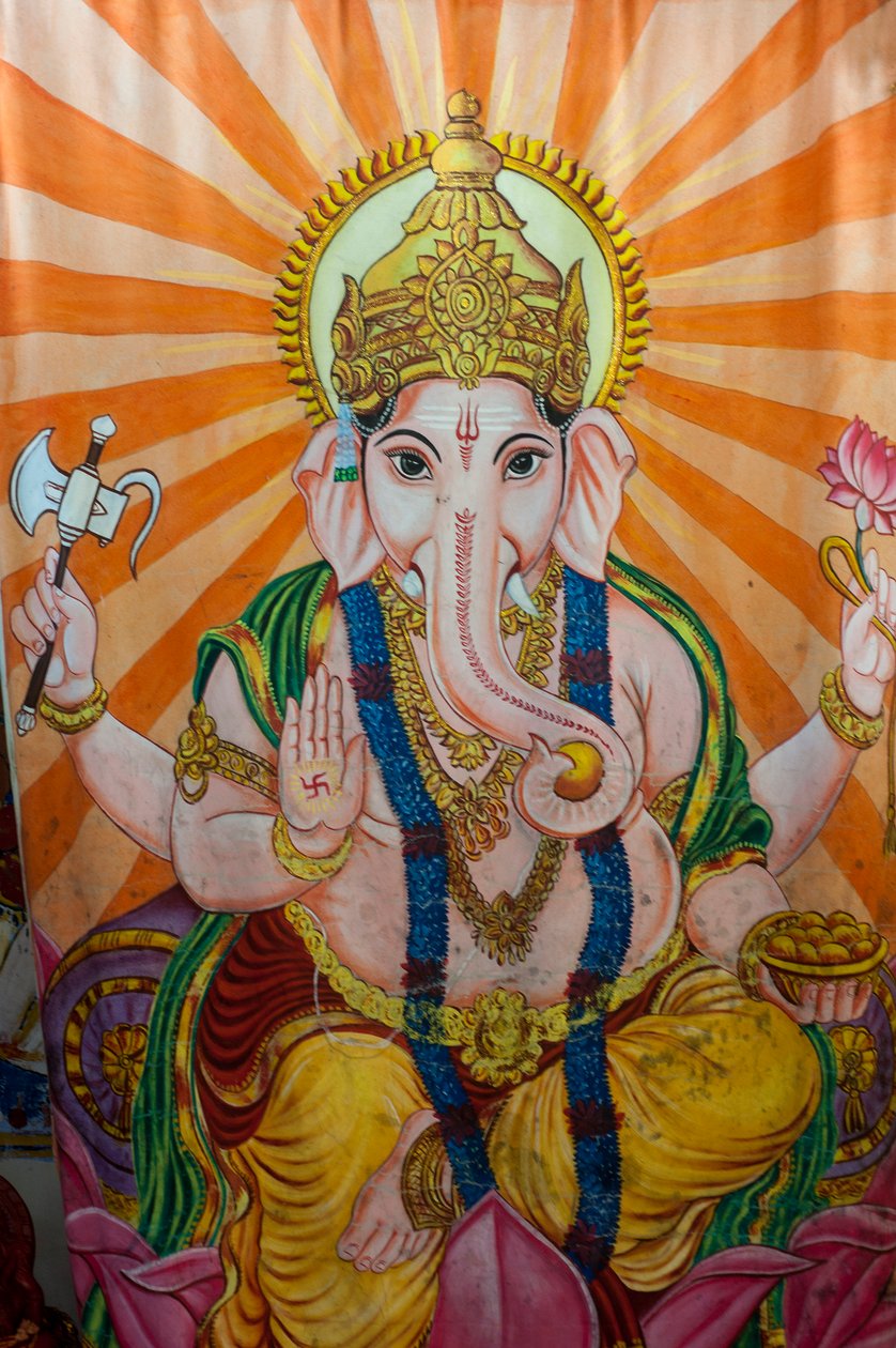 Een schilderij van de olifant-godheid Ganesh, op een scherm, in het dorp Kovil, in Tirukovil, Sri Lanka. 29 mei 2010. door Unknown