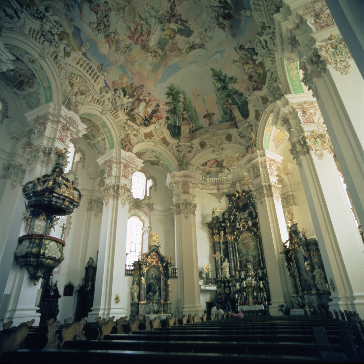Rococo interieur van de kerk, begonnen in 1727 door Unknown