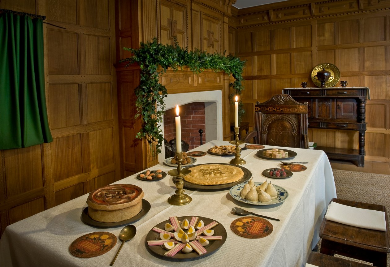 De hal uit 1630 in het Geffrye Museum versierd voor Kerstmis door Unknown