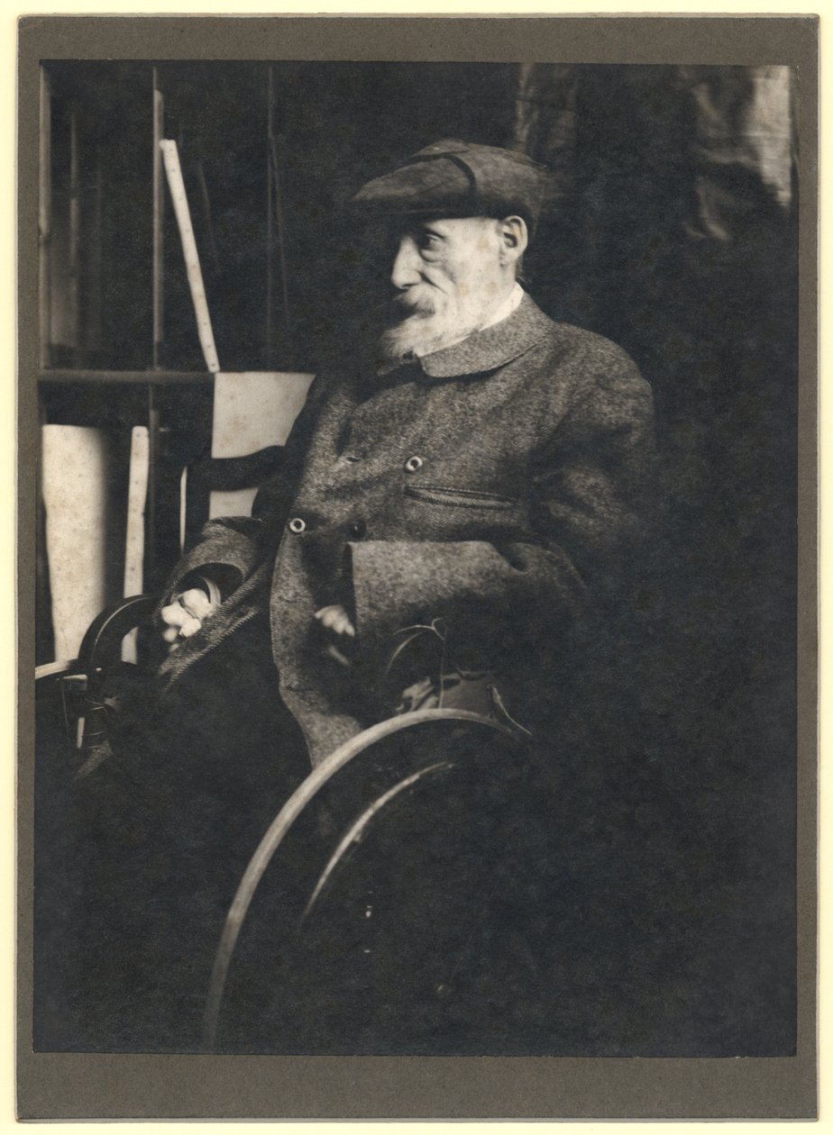 Auguste Renoir (1841-1919) in een rolstoel door French Photographer