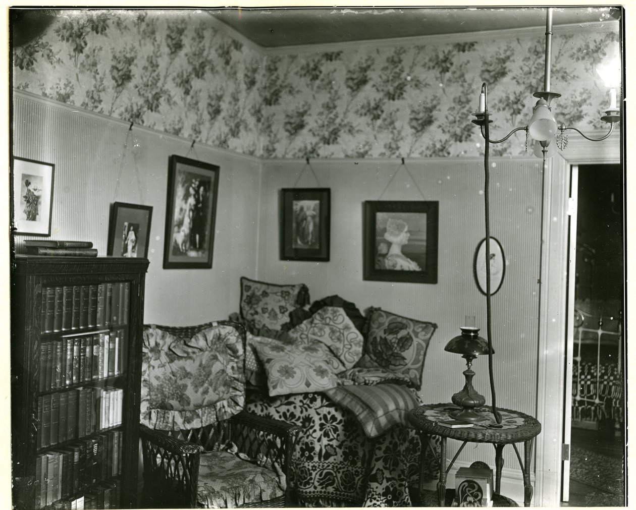 Ongeïdentificeerde saloninterieur door Unknown