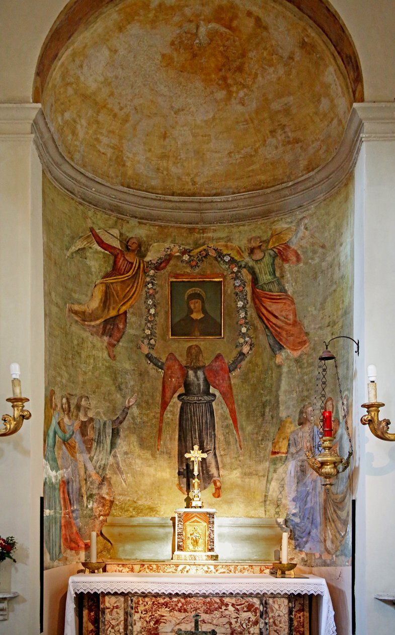 Altaar met schilderij van de Maagd Maria omringd door engelen door Unknown