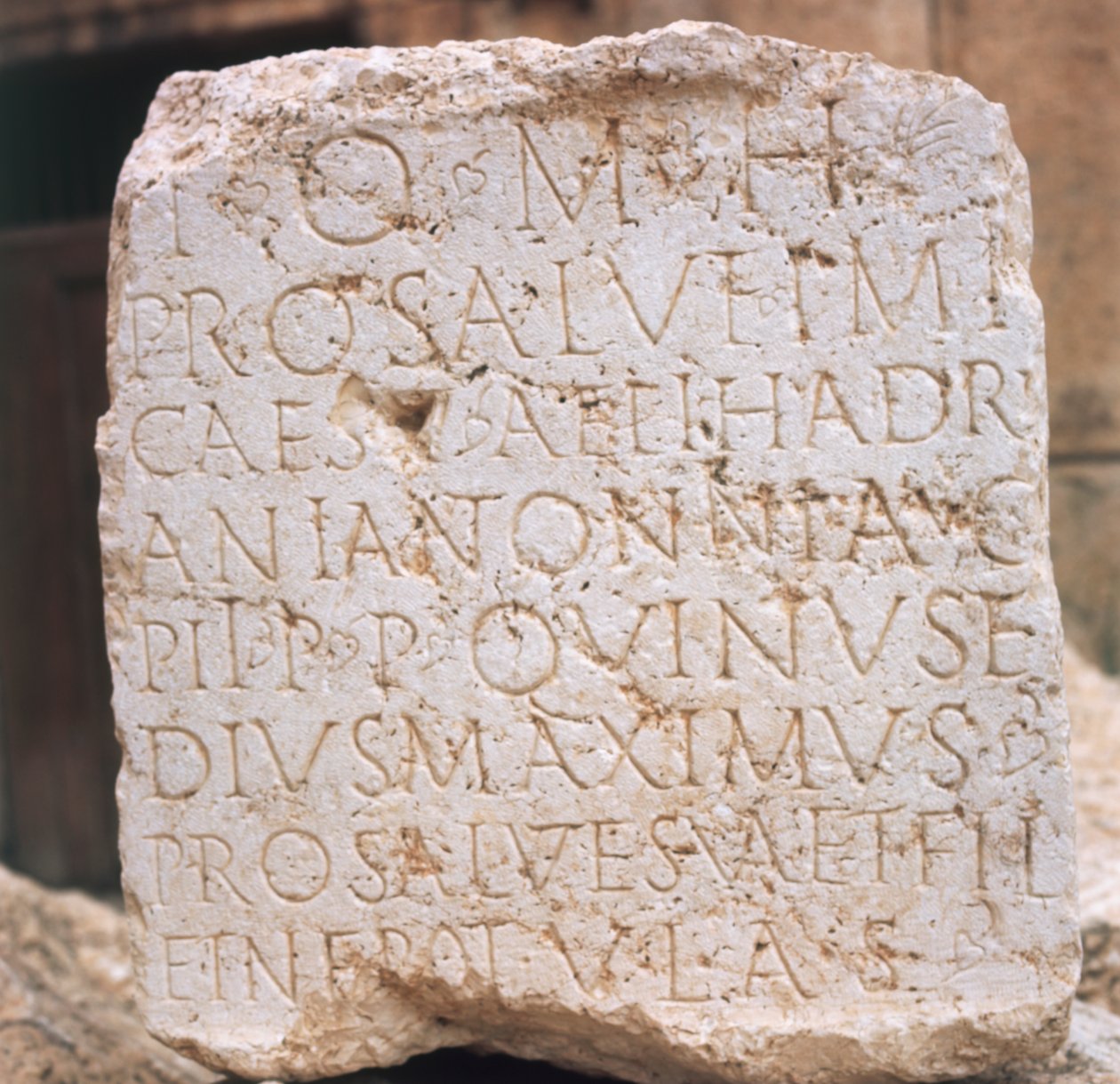 Libanon, Baalbek, Grote Hof, steen met inscriptie ter ere van Hadrianus, 2e eeuw na Christus door Unknown
