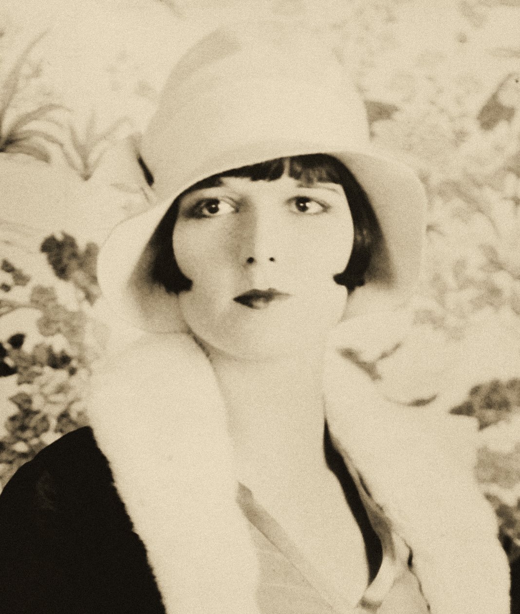 Portret van Louise Brooks (1906 – 1985) door Unknown