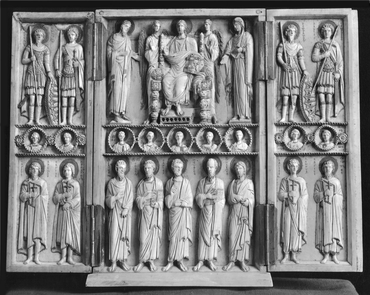 Drieluik met Christus op de troon met de Maagd, St. Johannes de Doper en andere heiligen door Byzantine