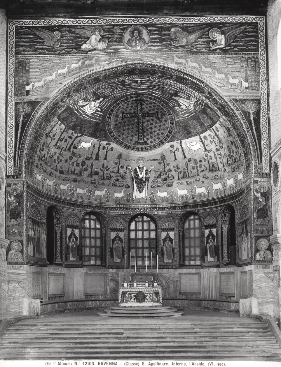 Uitzicht op de apsis (mozaïek) door Byzantine School