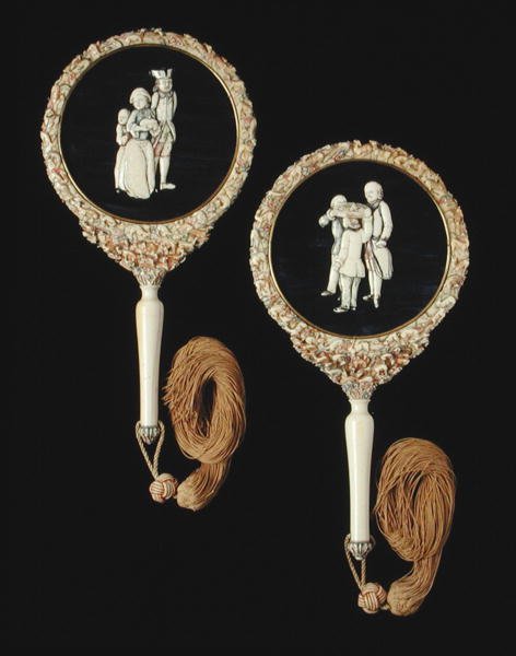 Paar handspiegels, waarschijnlijk gemaakt in Canton, Qianlong periode, 1736-95 door Chinese School