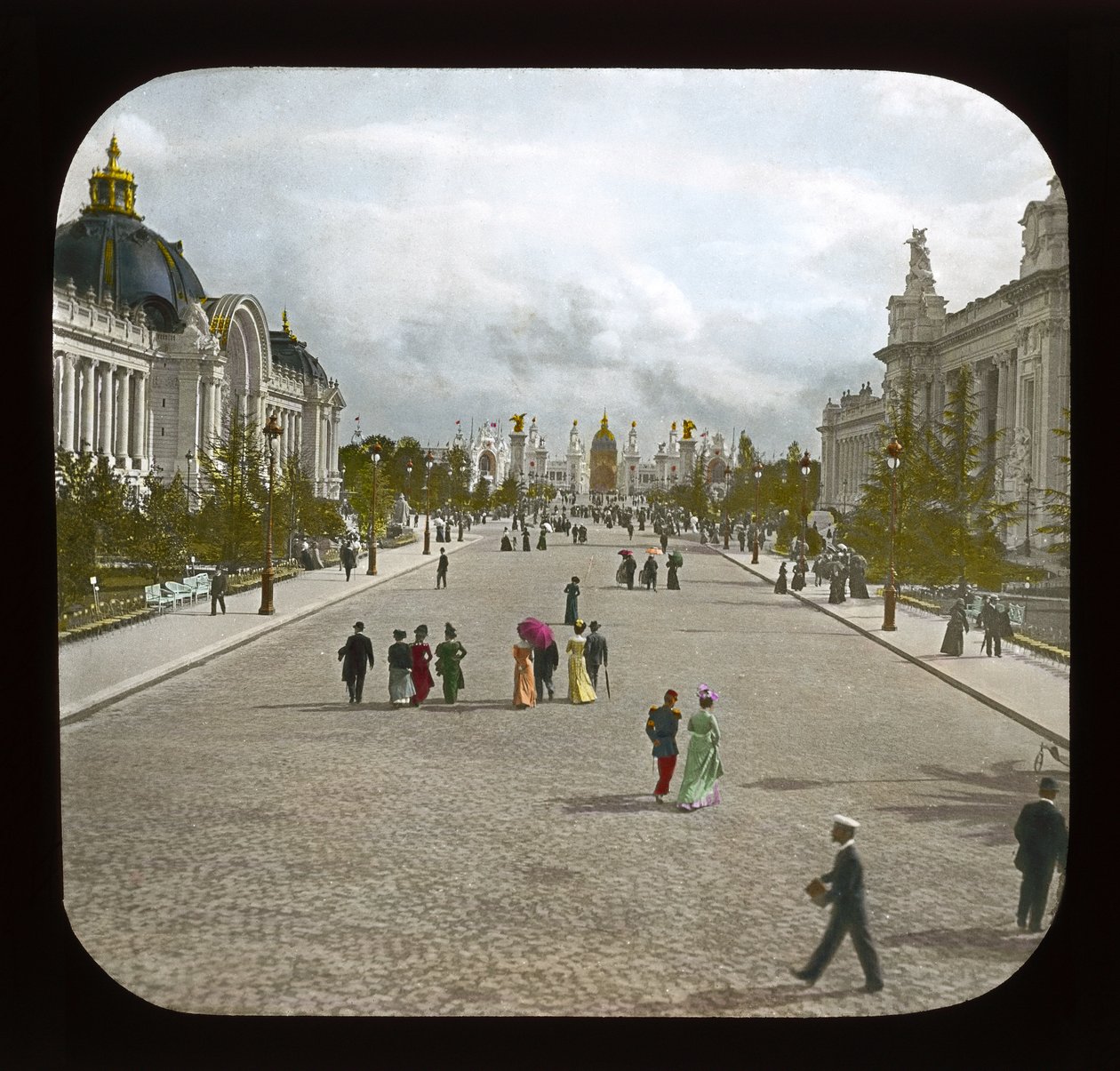 Parijs Expositie: Avenue Nicholas II, 1900 door French Photographer