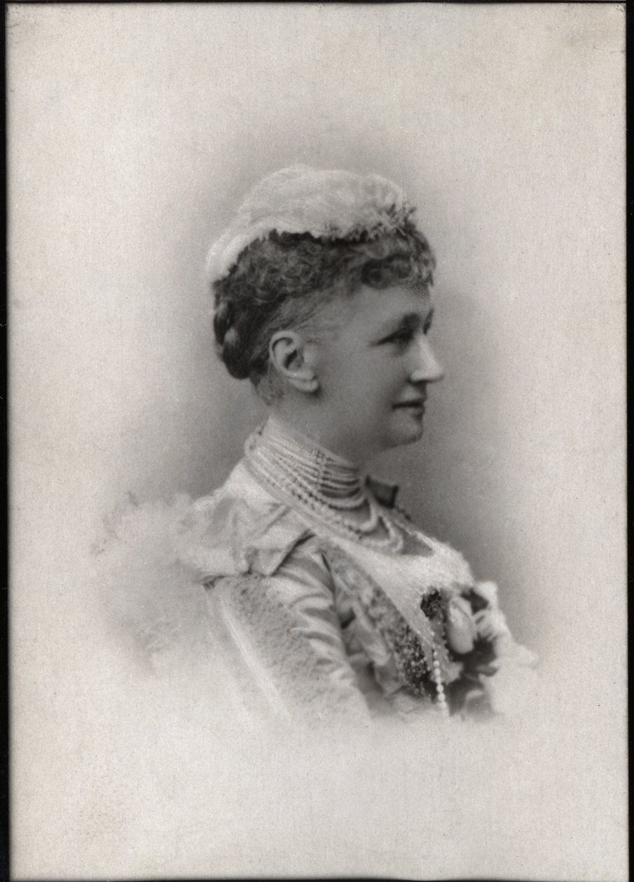 Portret van Louise van Zweden (1851-1926), Koningin-gemalin van Denemarken door French Photographer