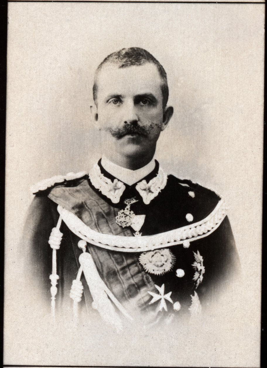 Portret van Victor Emmanuel III van Italië (1869-1947), Koning van Italië door French Photographer