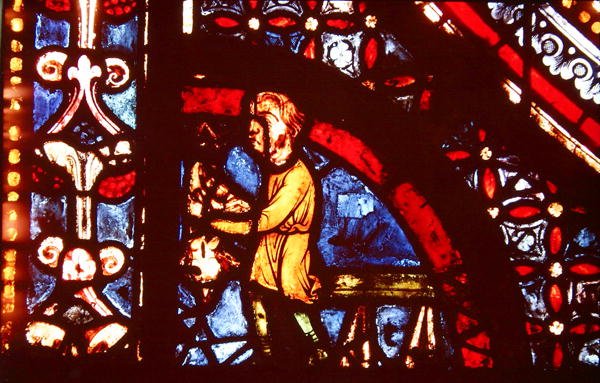 Een Slager, detail uit de linkerbenedenhoek van het Wonderen van de Maagd Raam in het zuidtransept van het schip, 1205-15 door French School