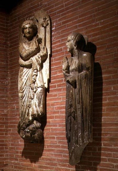 Figuren van de Aankondiging, van de buitenkant van St. Sernin, ca. 1200 door French School