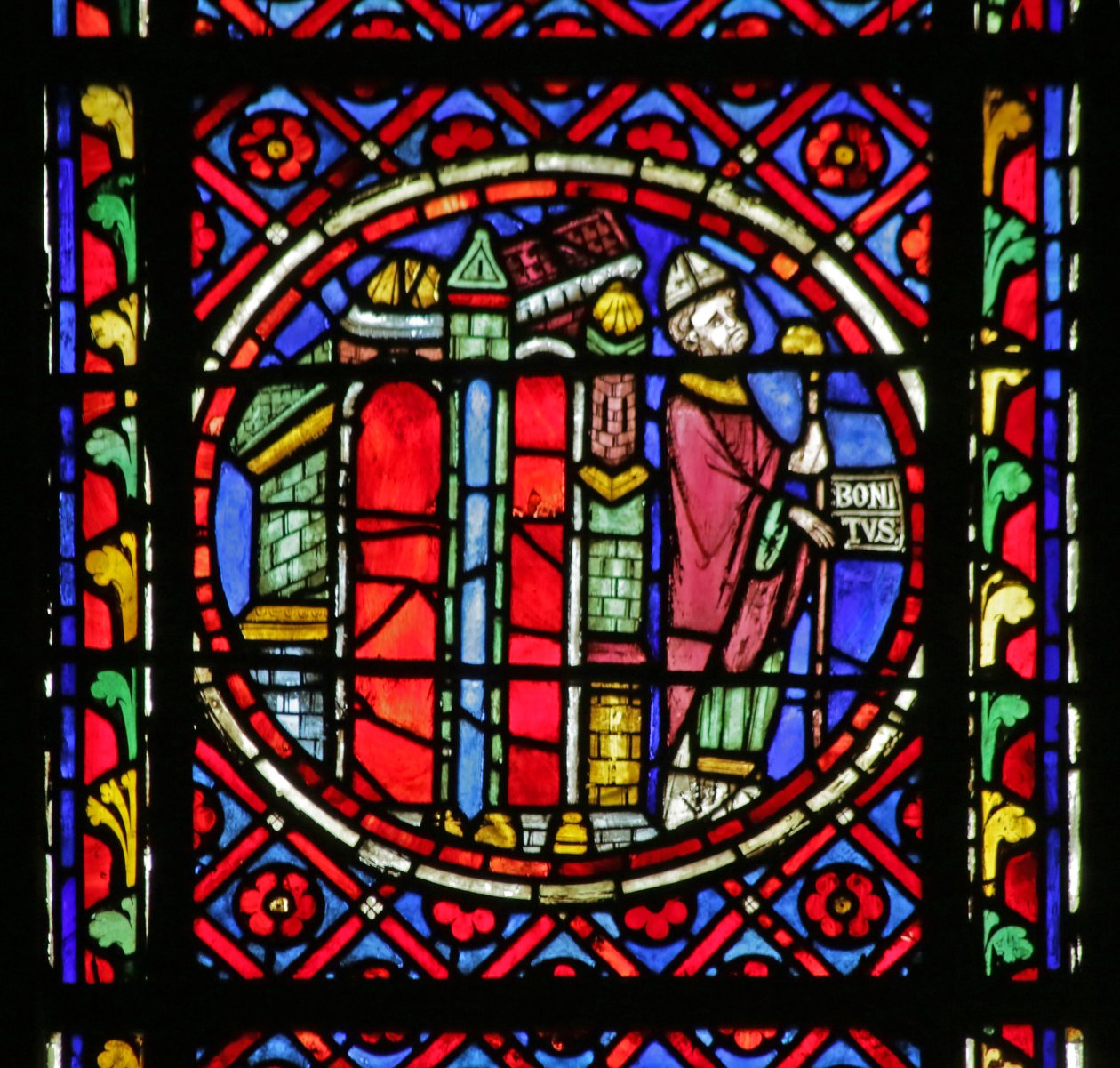 Raam met scène uit het leven van Sint Bonnet: Sint Bonnet die Clermont Ferrand verlaat door French School