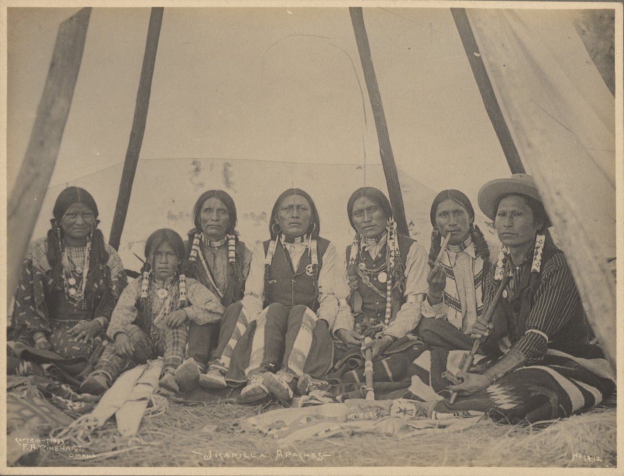 Jicarilla, Apachen door Adolph F. Muhr