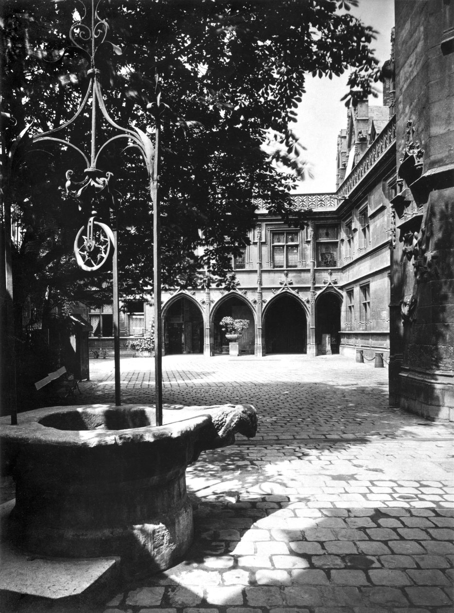 Cluny Hotel gezien vanuit de binnenplaats, Parijs door Adolphe Braun