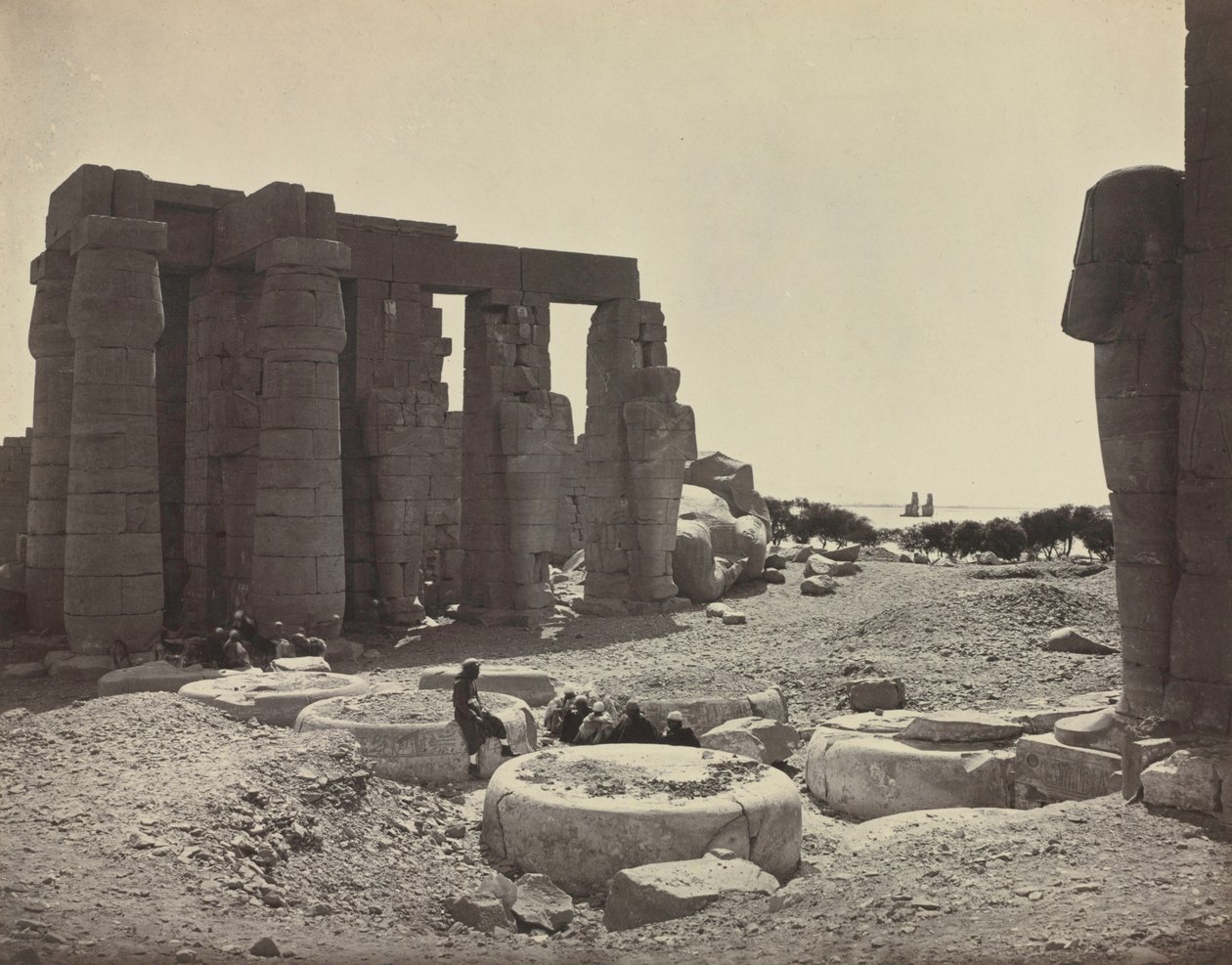 Het Ramesseum, Thebe, 1869 door Adolphe Braun