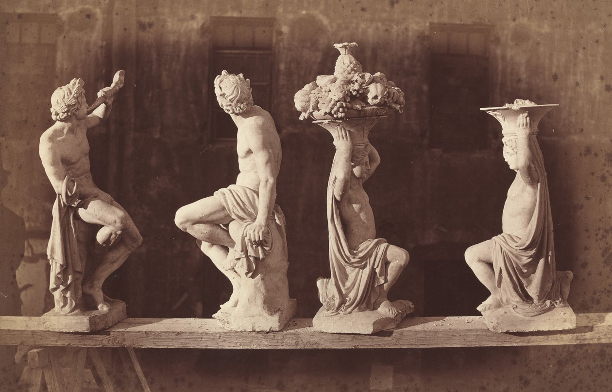 Vier standbeelden, ca. 1868 (foto) door Adolphe Terris