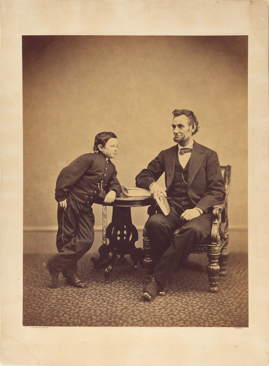 [Abraham Lincoln en zijn zoon Thomas (Tad)]. door Alexander Gardner