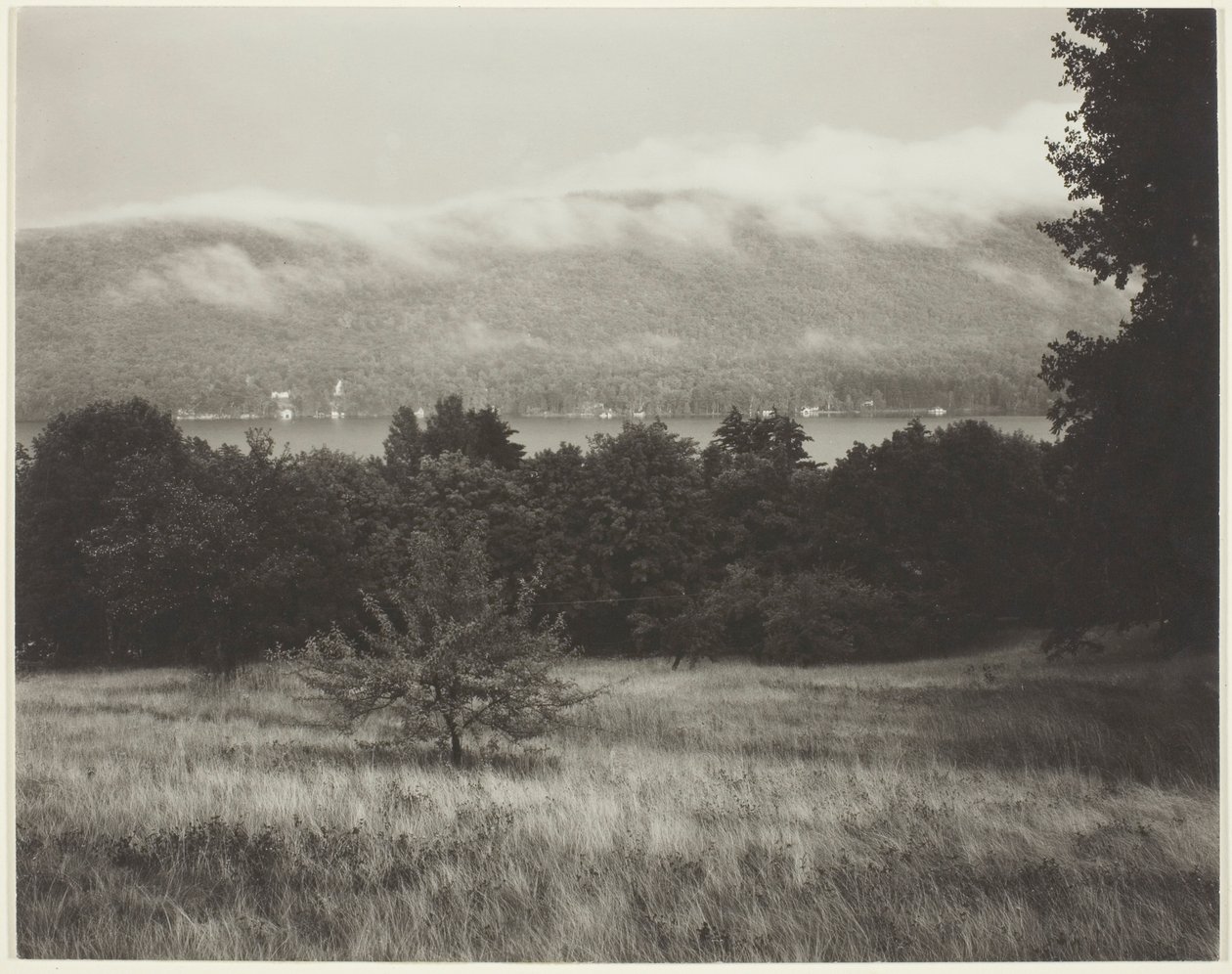 Lake George vanaf de Heuvel door Alfred Stieglitz