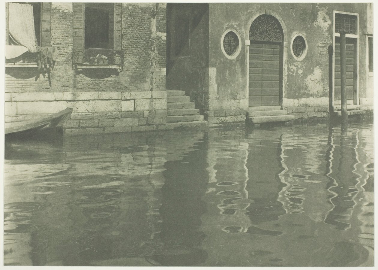 Reflecties—Venetië door Alfred Stieglitz