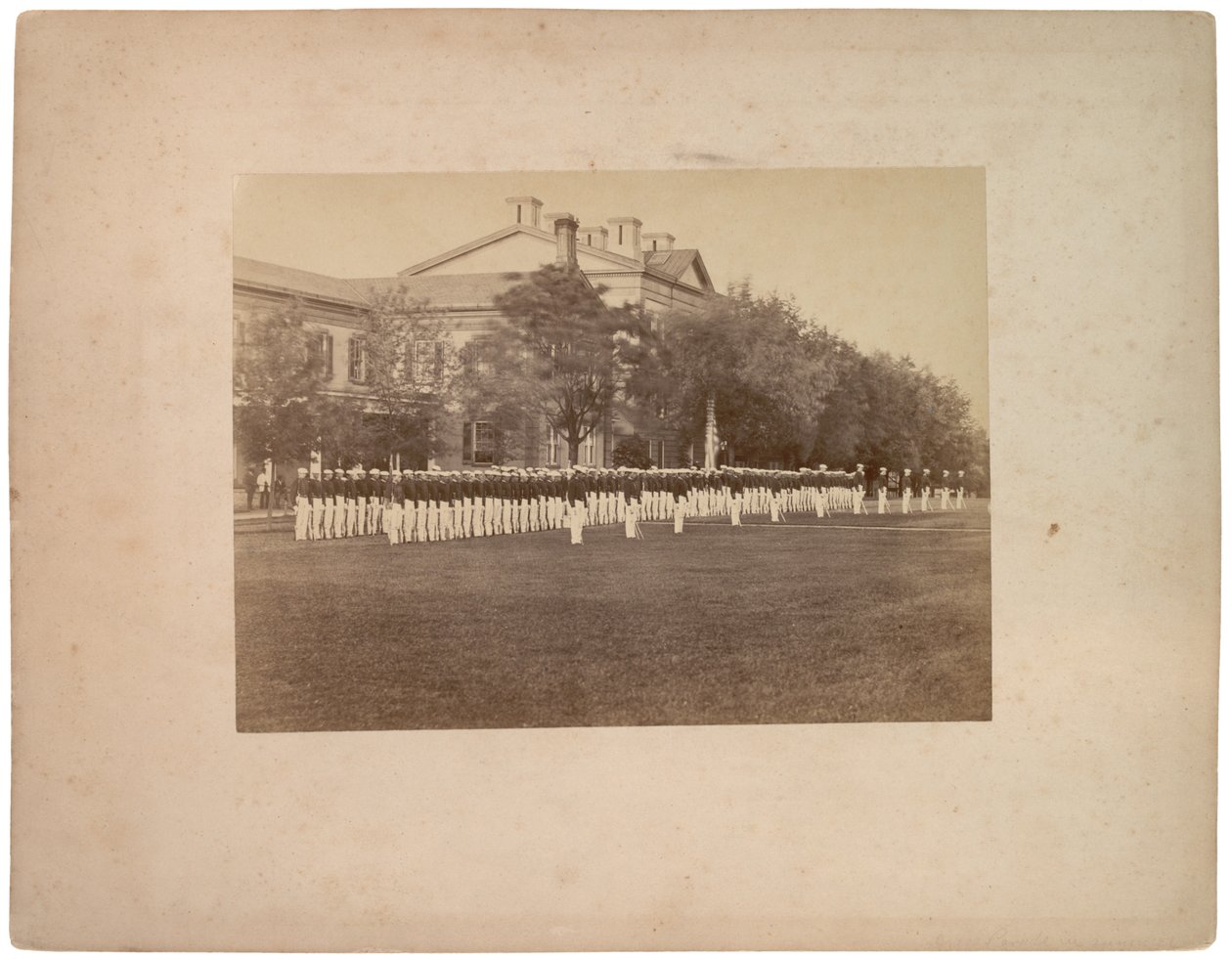 Dress Parade in de zomer, ca. 1870 door American Photographer