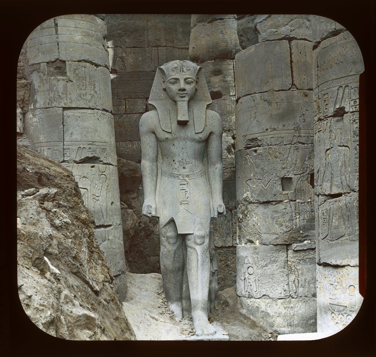 Egypte, standbeeld van Ramses II, Luxor door American Photographer