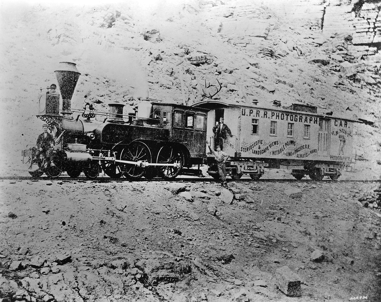 J.B. Silvis U.P.R.R. Fotowagen bij Point of Rocks, Wyoming, ca.1868 door American Photographer