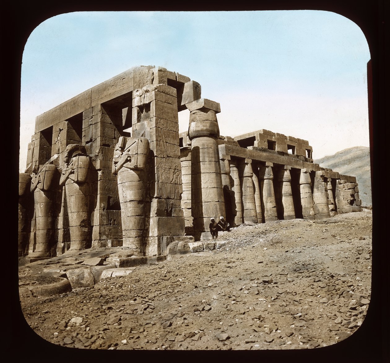 Thebe - Ramesseum door American Photographer