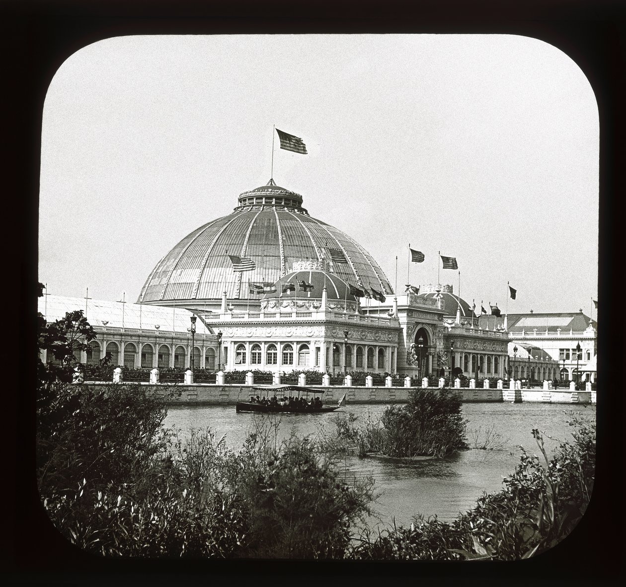 Wereldtentoonstelling van Chicago: tuinbouwgebouw, 1893 door American Photographer