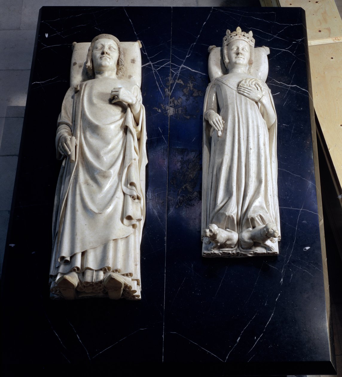 Beelden van Karel V de Wijze (1338-80) en zijn vrouw, ca. 1364 door Andre Beauneveu