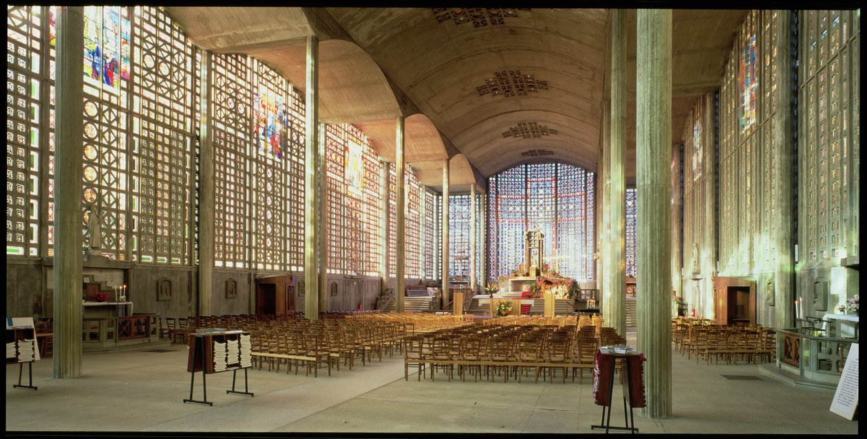 Binnenaanzicht van de kerk door Auguste Perret