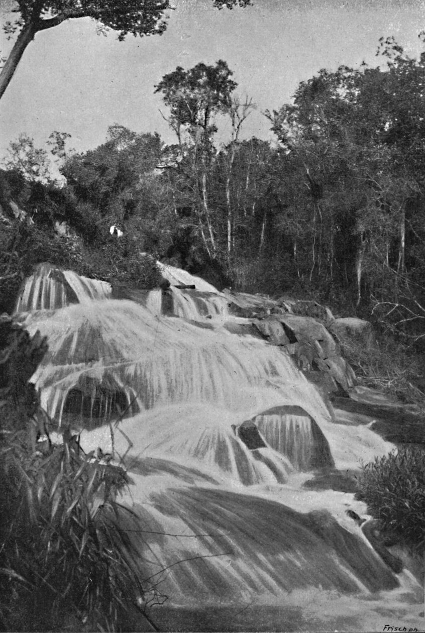 Waterval in de Rio Dourado Lencoes door Axel Frick
