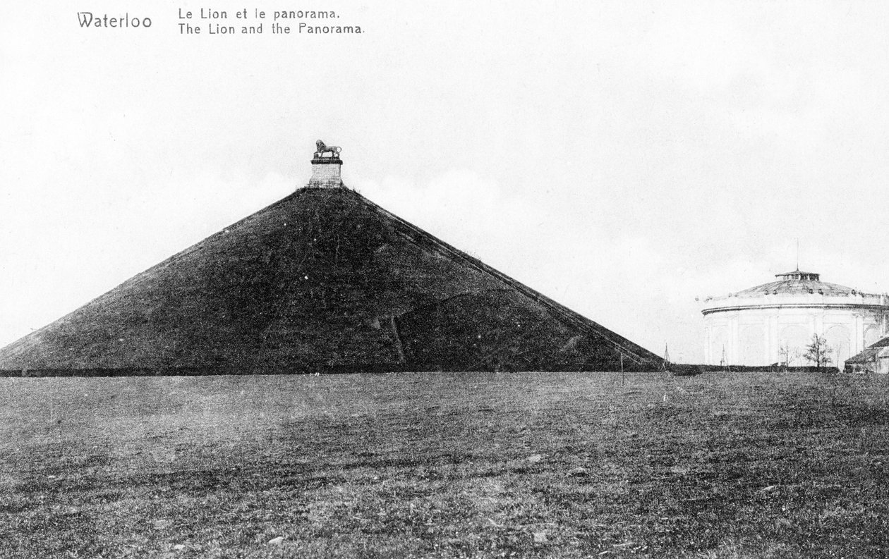 De Butte du Lion (Leeuwenheuvel) en het Panorama bij Waterloo, herdenkingsansichtkaart, ca. 1912 (fotolitho) door Belgian Photographer