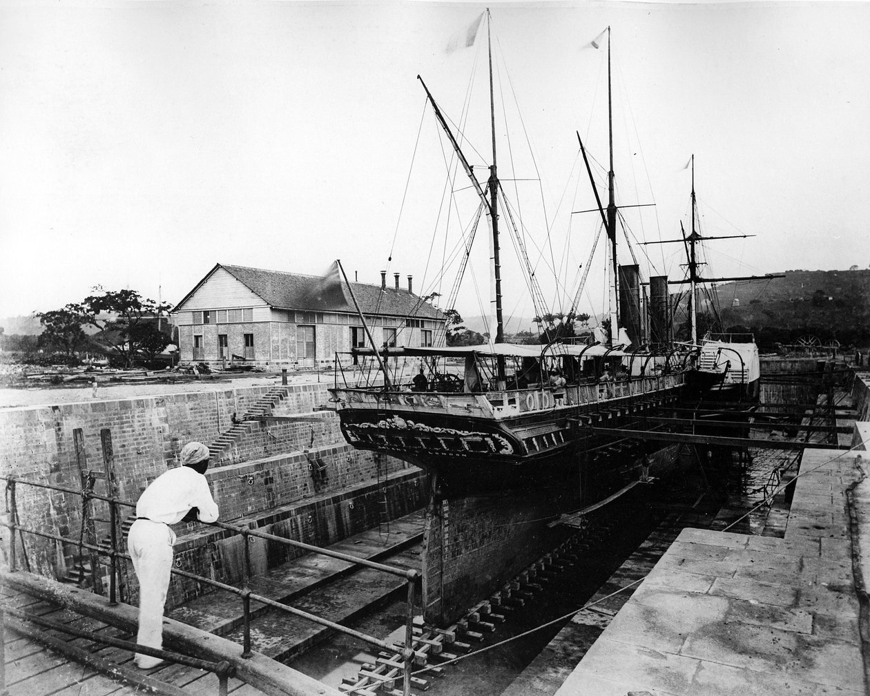 Paddle Steamer in een droogdok in de West-Indië door British Photographer