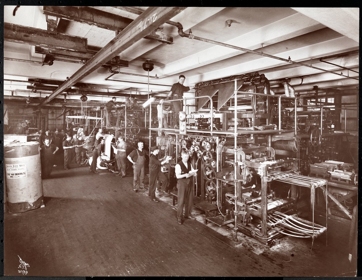 Een perskamer bij de McCall Publishing Co., New York, 1913 door Byron Company