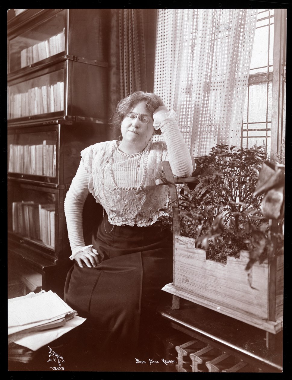 Miss Alice Kauser, 1910 door Byron Company