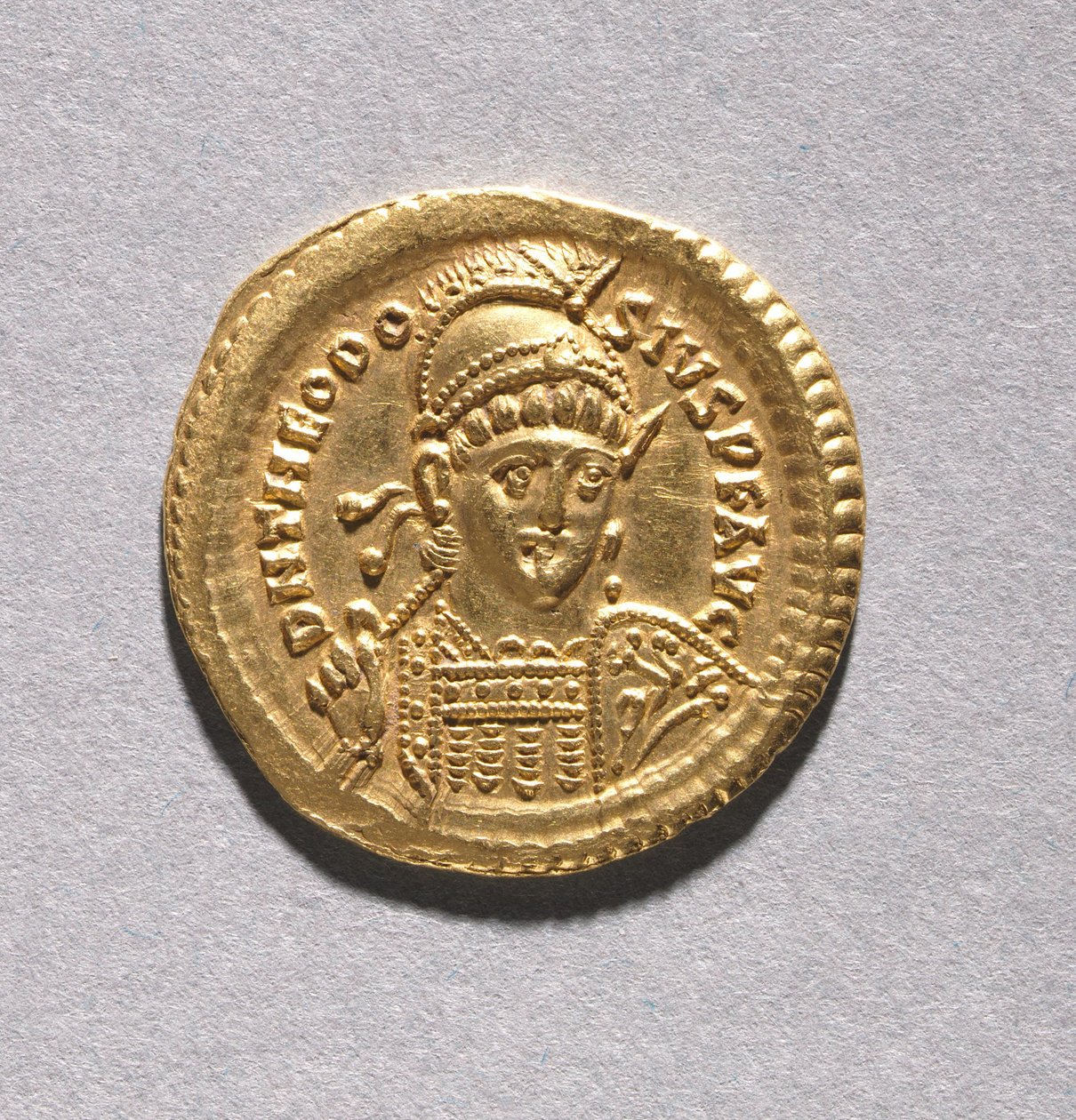Solidus van Theodosius II en Valentinianus III door Byzantine