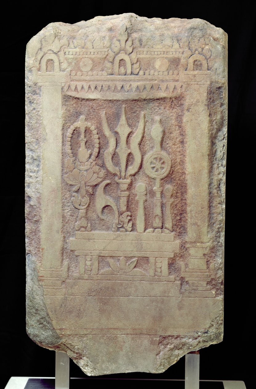 Brahman-stele die de Trimurti afbeeldt, 2e - 7e eeuw door Cambodian School