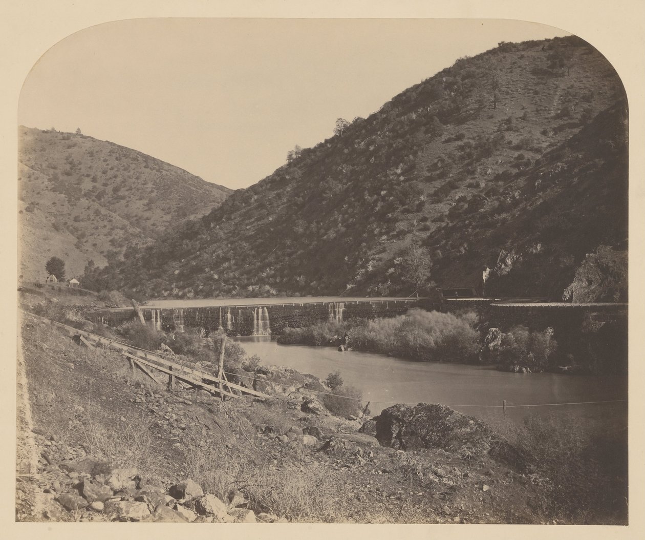 Benton Dam, Merced River door Carleton E. Watkins