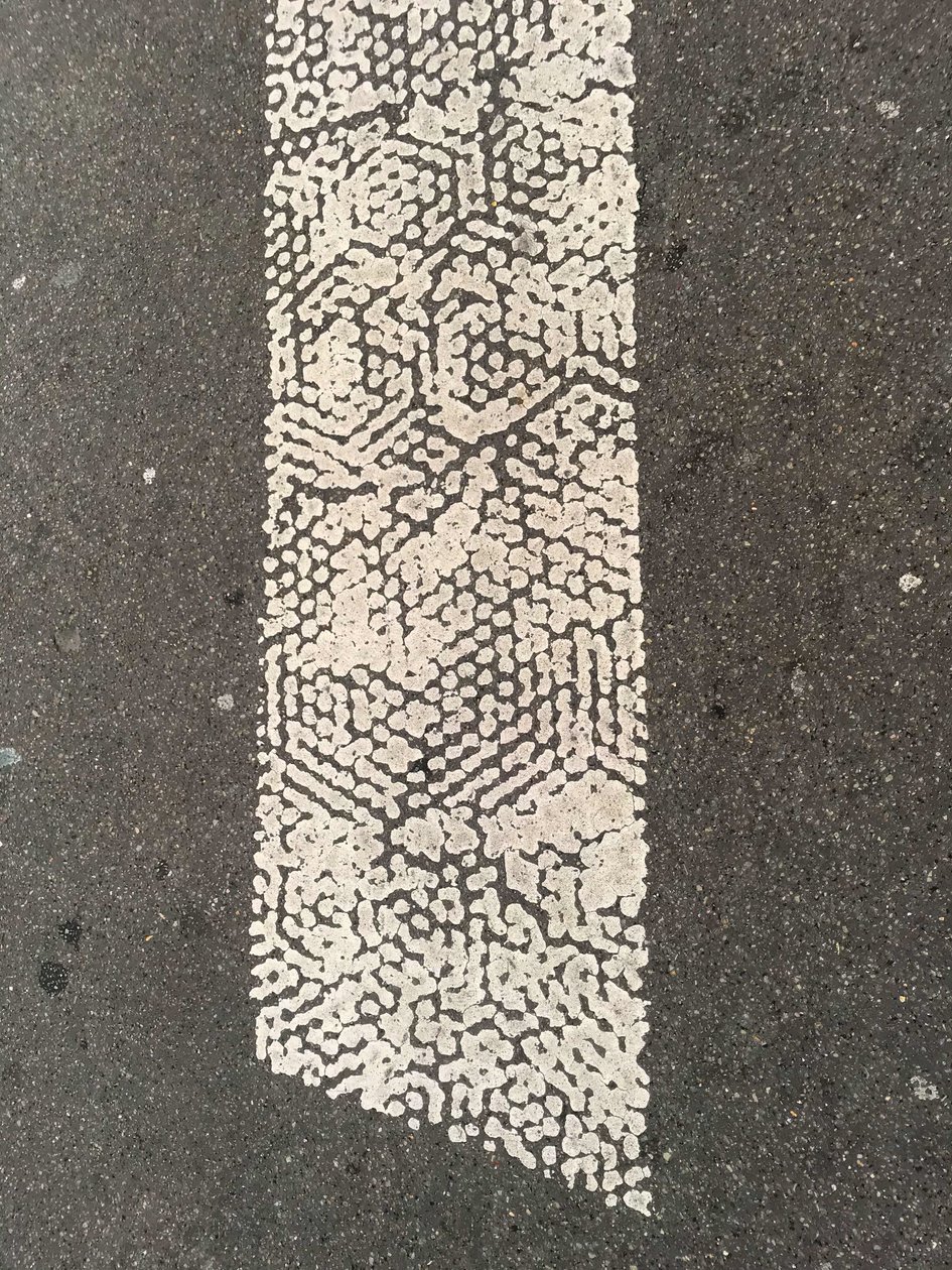 Compositie - Straat, 2019 (foto) door Cécile Jamet