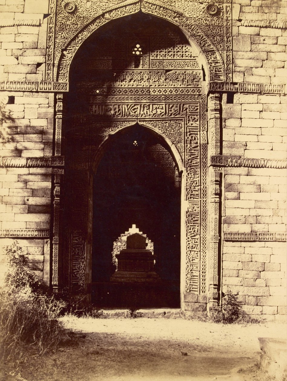 [Graf in Kootub]. door Charles Moravia