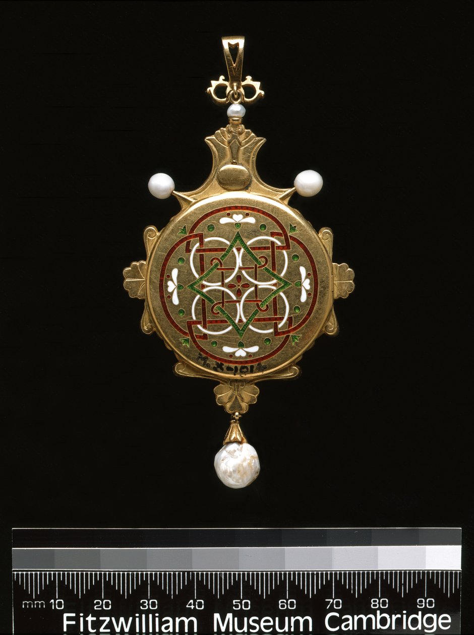 Keerzijde van hanger door Charles Ricketts