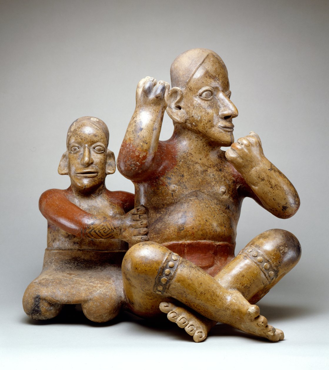 Zittende man en vrouw (aardewerk) door Colima Culture
