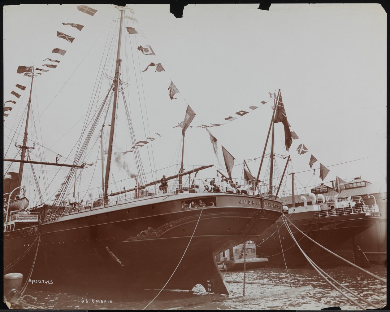S.S. "Umbria" aan de kade, ca. 1897 door Company Byron