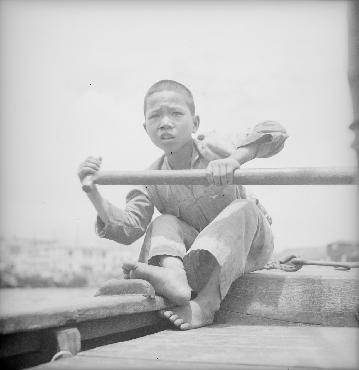 Een sampanjongen in Hong Kong door David Watkin Waters