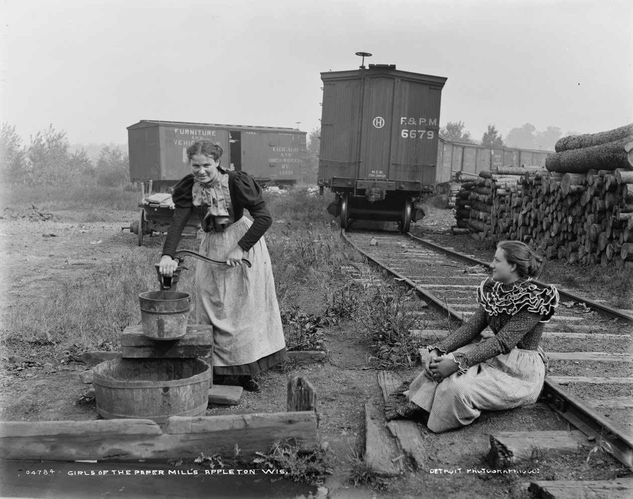 Meisjes van de papierfabrieken, Appleton, Wisconsin, ca. 1880-99 door Detroit Publishing Co.