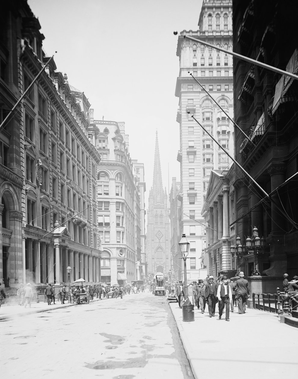 Wall St. en Trinity Church, New York, N.Y., 1903 door Detroit Publishing Co.