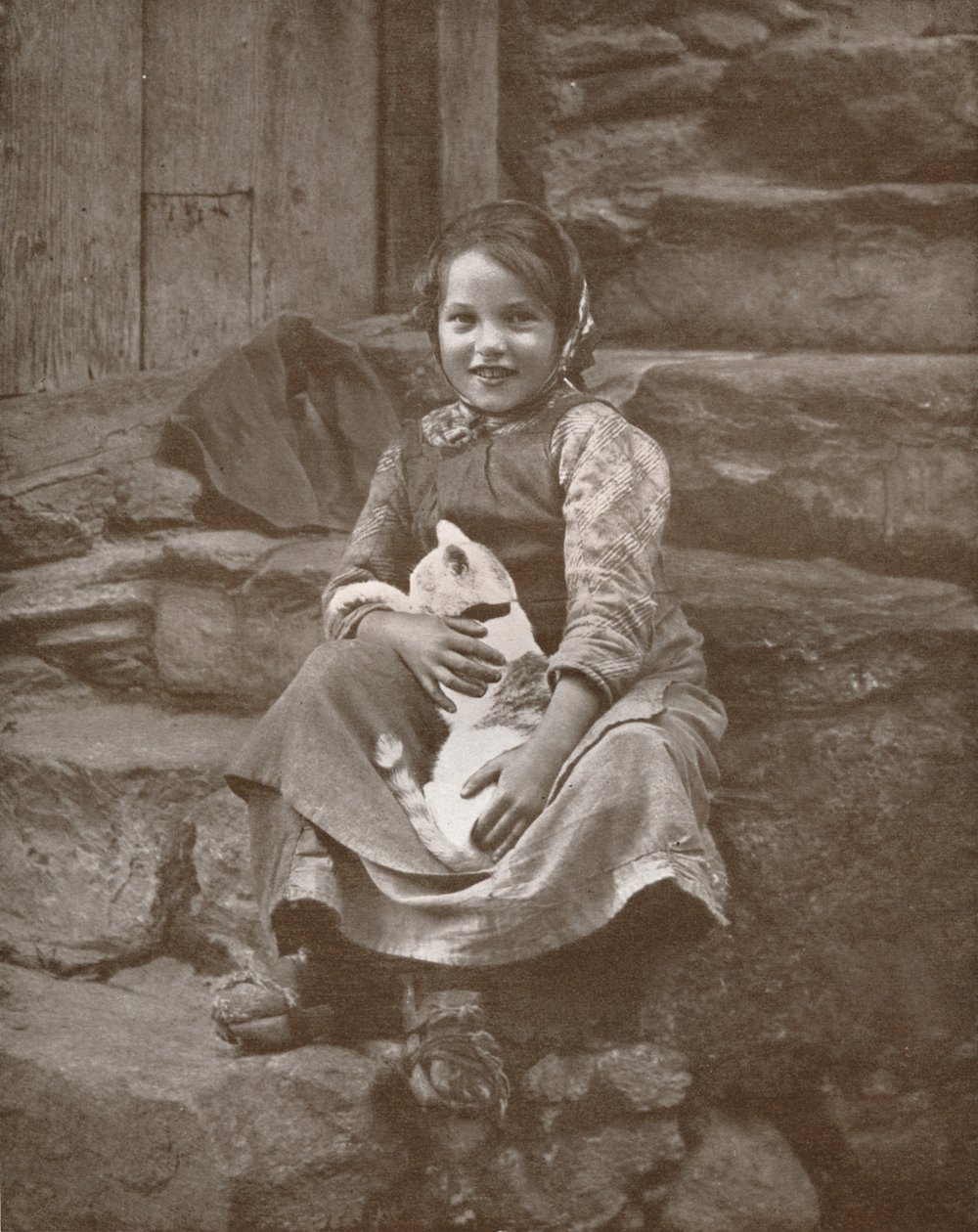 Twee Kleine Zwitserse Dorpelingen in Hospenthal, 1916 door Donald McLeish