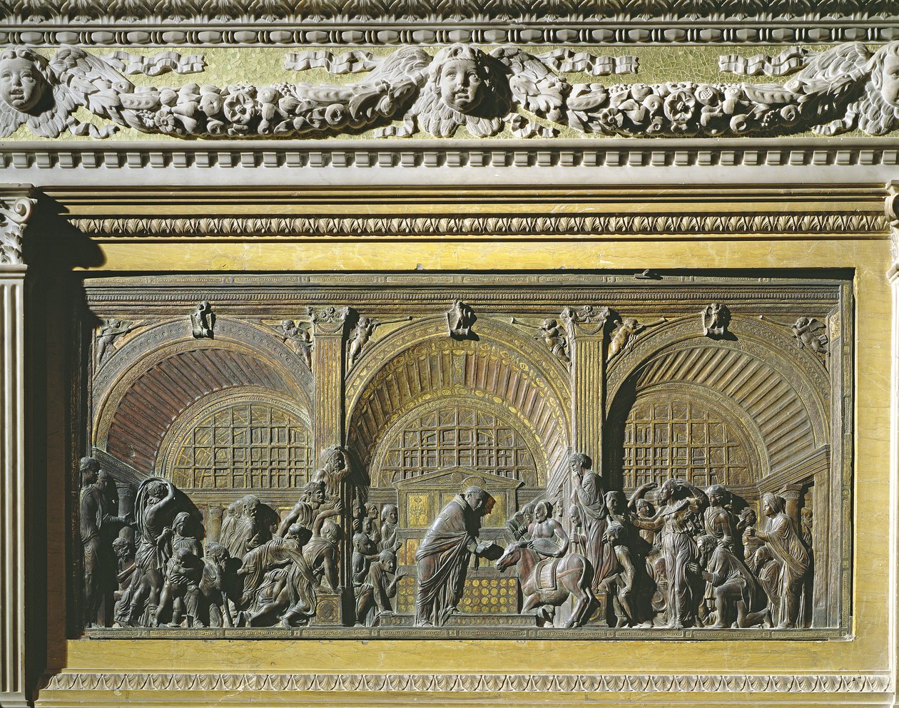 Hoofdaltaar door Donatello
