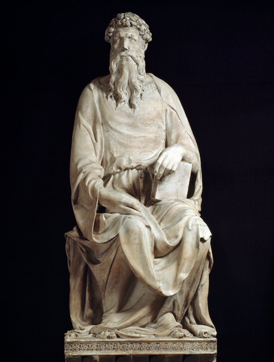 Sint Jan Evangelist. Marmeren Beeldhouwwerk door Donatello